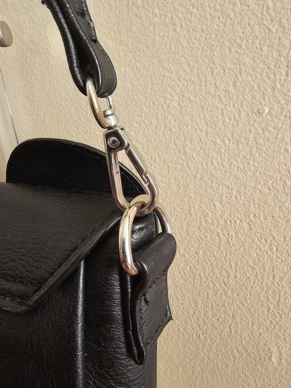 Loungefly Mickey Mouse Crossbody Bag - Picture 6 of 8